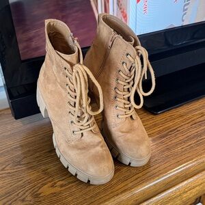 Universal Thread Light Brown Lace-Up Boots